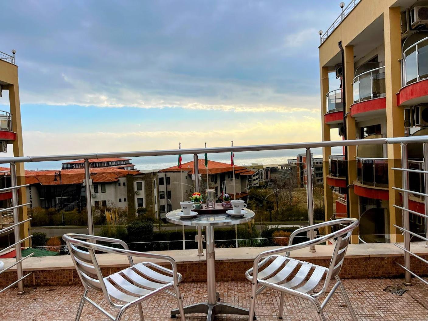 Александра Hotel Sveti Vlas Eksteriør billede